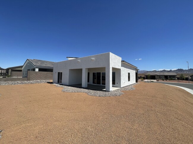 Building Photo - Beautiful Contemporary home with panoramic...