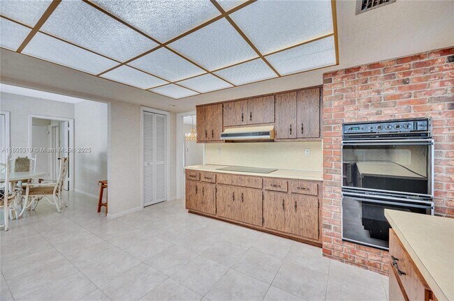 Building Photo - 14921 SW 72nd Ct