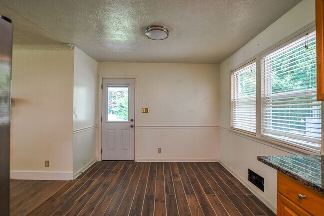 Building Photo - 1220 Ridge Rd
