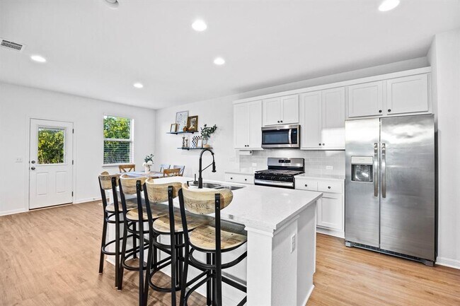 Building Photo - 7002 Nijinsky Dr