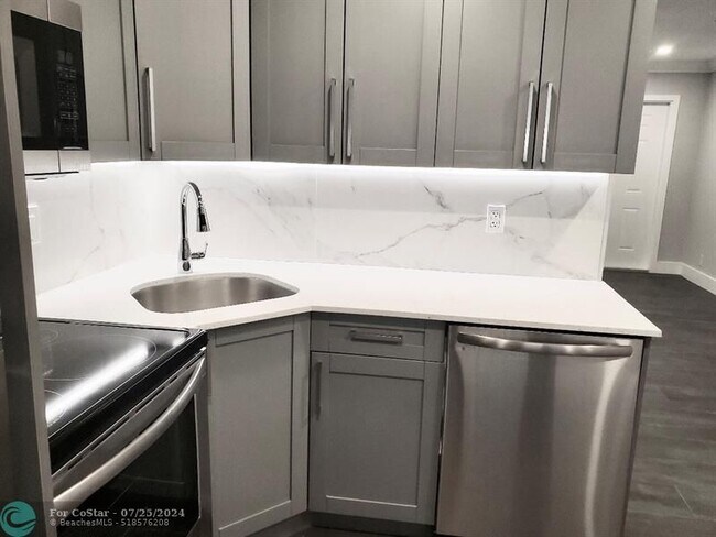 Building Photo - 2617 NW 9th Ave