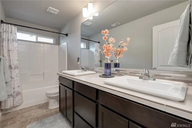 Full Bath 2 - 3960 Maritime Dr SW