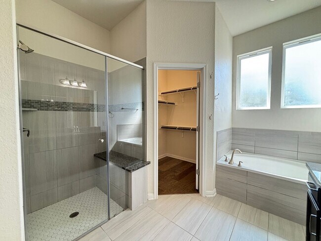 Building Photo - Beautiful 4-Bedroom Home with Free Communi...
