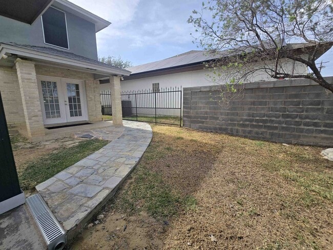 Building Photo - 9819 Sweetwind Dr