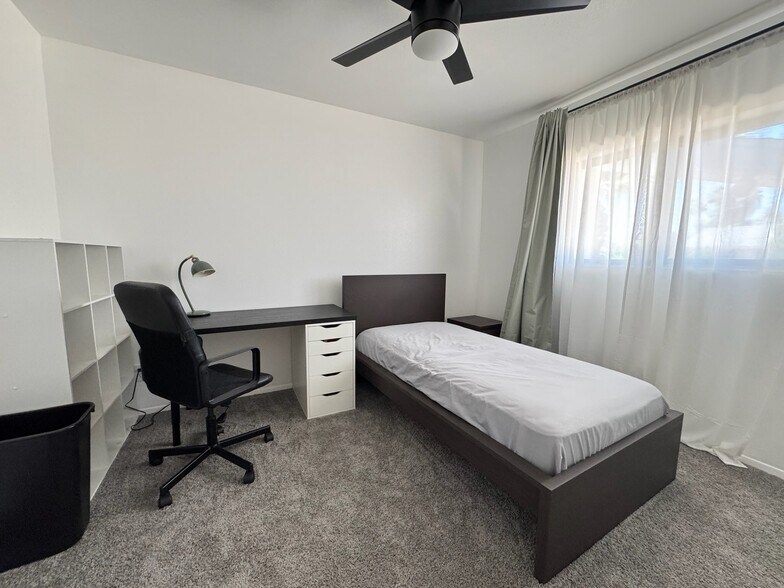 Twin Bedroom #1 - 907 E Broadmor Dr