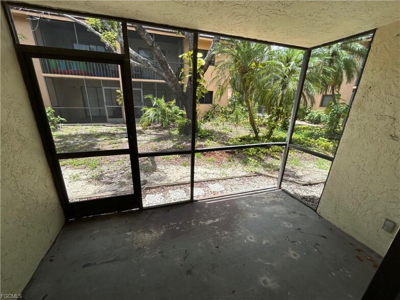 Building Photo - 2690 Park Windsor Dr
