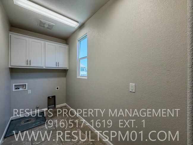 Building Photo - 1041 Bridlewood Dr