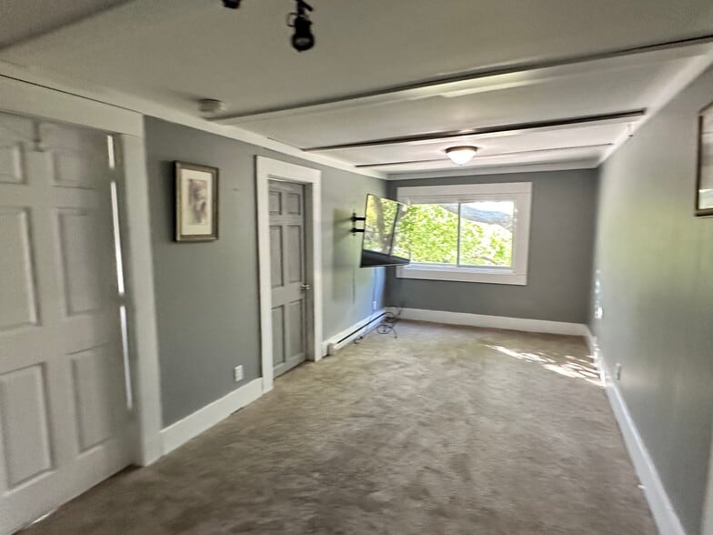 Building Photo - 1388 Furness Pky