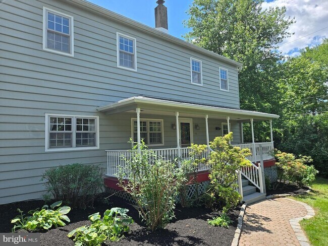 Building Photo - 242 S Sugan Rd