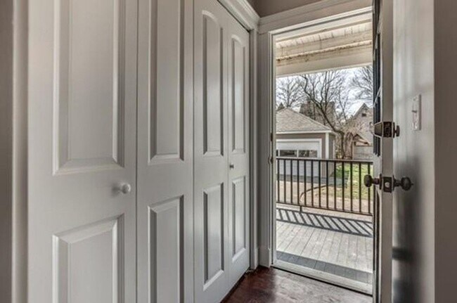 Building Photo - Breathtaking gorgeous 2bd unit in a quiet ...