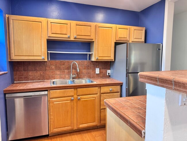 Building Photo - 3012 Glenwood Rd