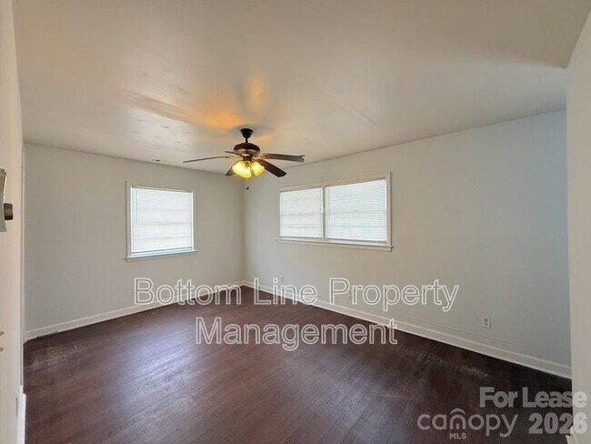 Building Photo - 907 Bannister Pl