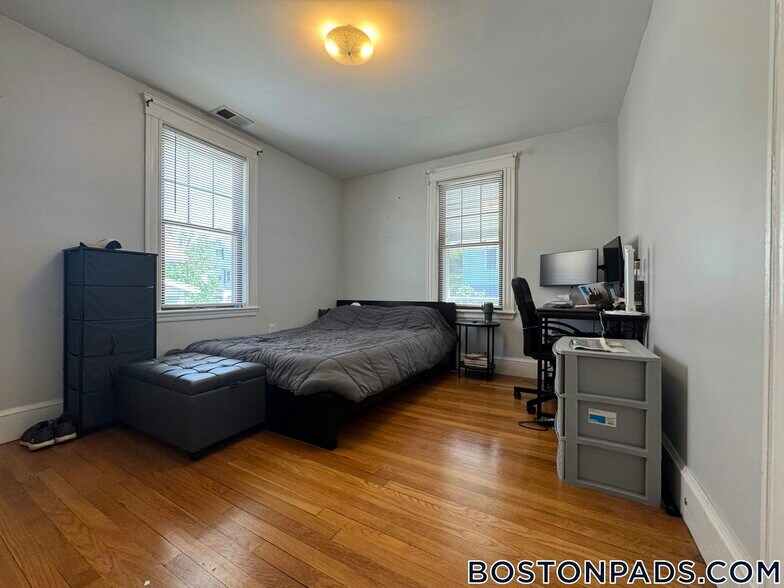 Building Photo - 138 Nonantum St