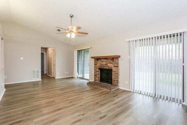 Building Photo - 3900 Dogwood Ct