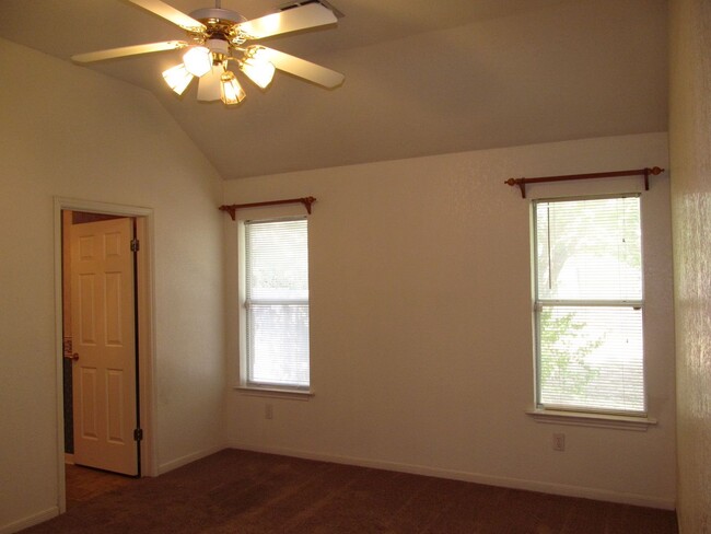 Building Photo - 3 BEDROOM, 2 BATH, BELTON ISD