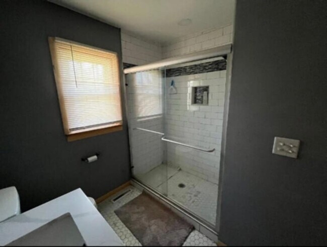 Building Photo - Spacious inside and out! Freshly painted!  3-Bedroom Rental Home – Comfort & Convenience!