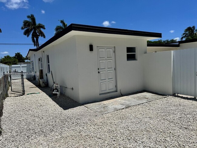 Primary Photo - 11000 SW 47th Terrace