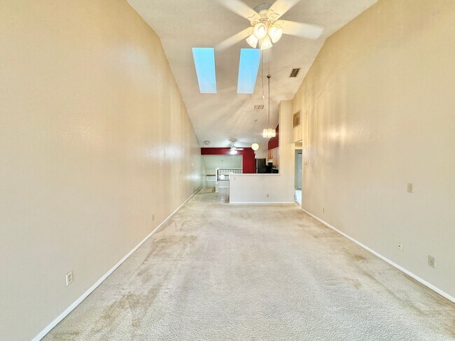 Building Photo - Winterset Condo
