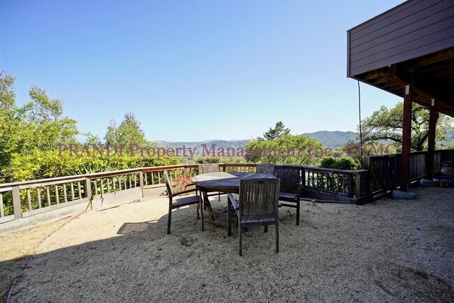 Building Photo - Spacious Greenbrae View Home with Privacy ...