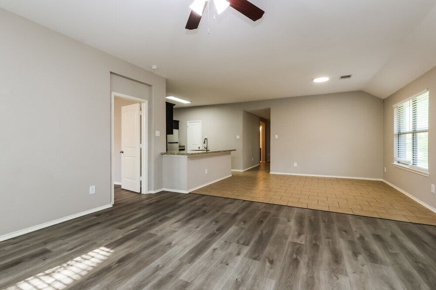 Building Photo - 19190 Shire Horse Blvd