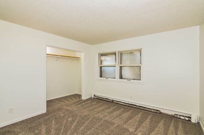 Building Photo - 314 Knox Ave N