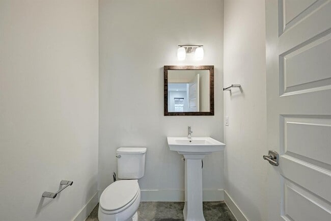 Building Photo - 1000 Taulbee Ln