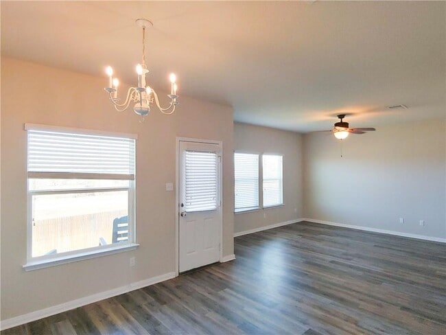 Building Photo - 636 Donegal Ln