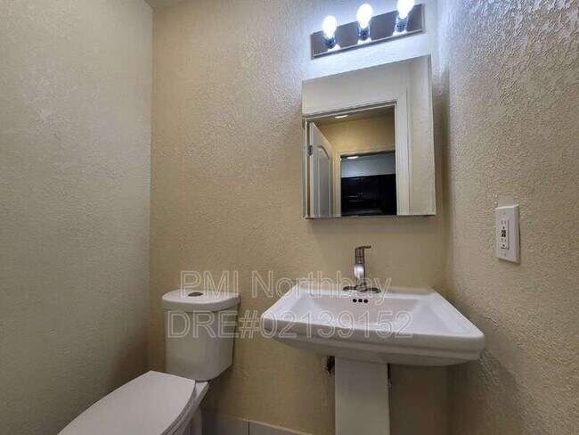 Building Photo - 1206 Dana Dr