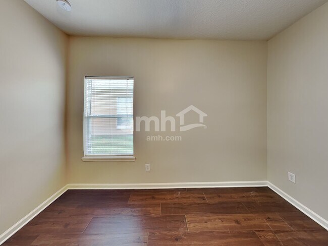 Building Photo - 700 Porto Cristo Ave