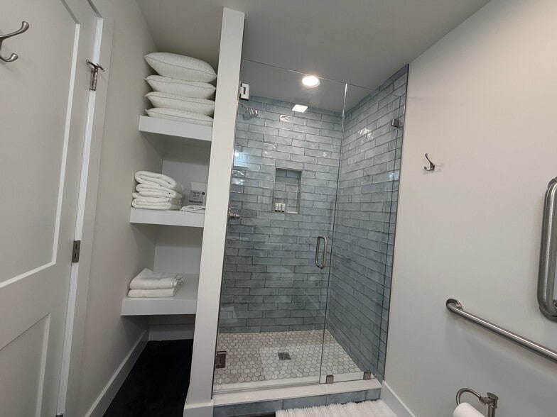 Building Photo - 804 N Moravian St