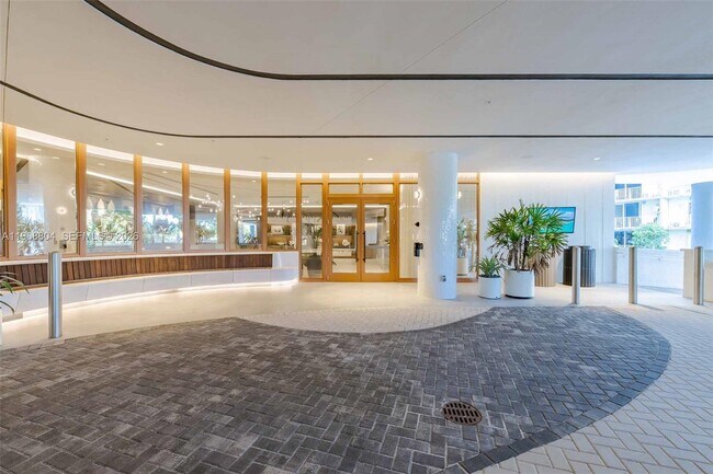 Building Photo - 3900 Alton Rd