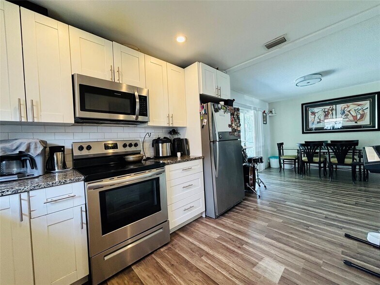 Building Photo - 426 SW 79th Ter