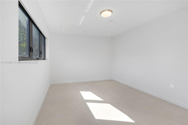 Building Photo - 8000 SW 139th Ter