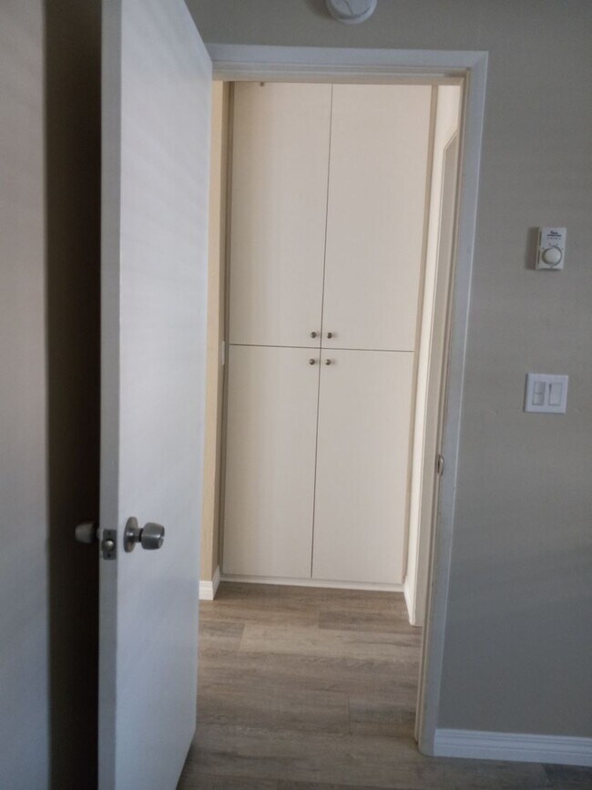 Building Photo - Location is Everything!  2 Minute Walk to the Sand of Mission Bay from Your Front Door!