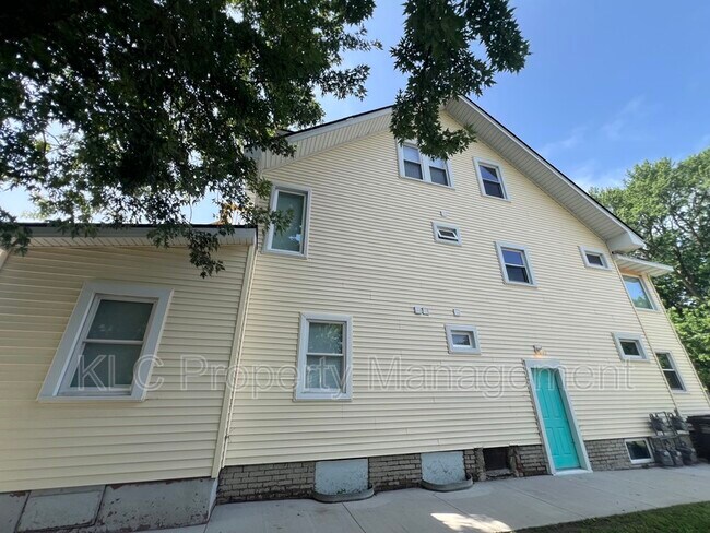 Building Photo - 3719 3rd St