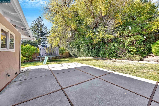 Building Photo - 3142 Windsor Ct