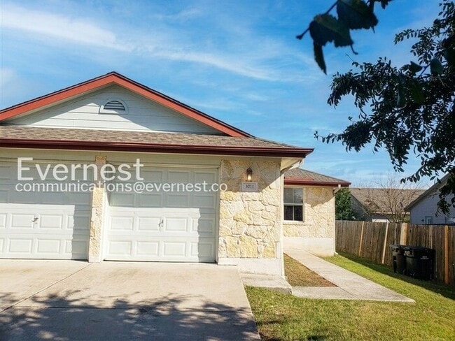 Building Photo - 1011 Iola Dr