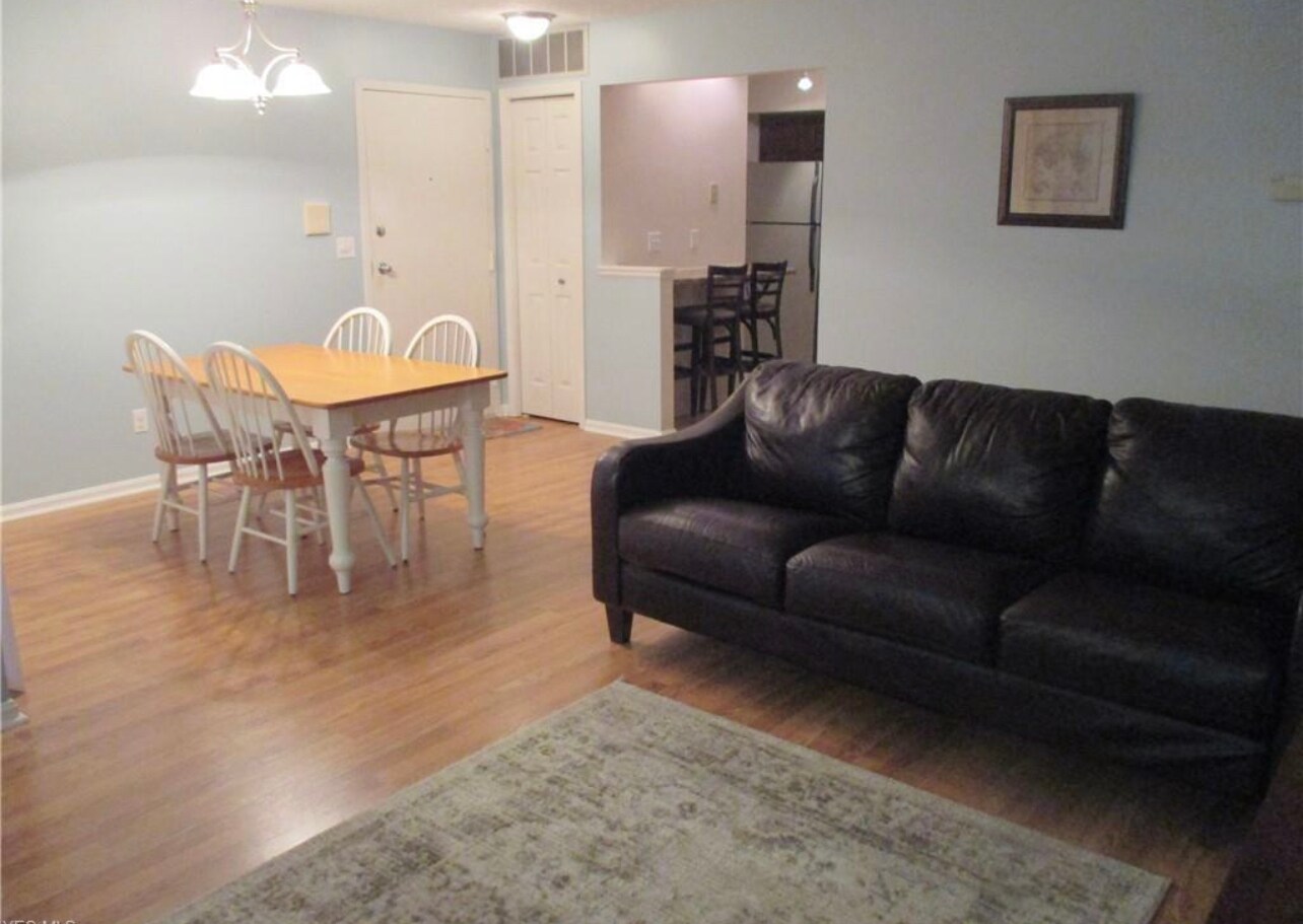 Building Photo - 1360 Cedarwood Dr