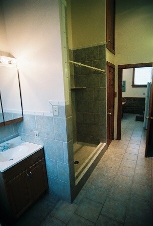 Bathroom - 2039 Valence St