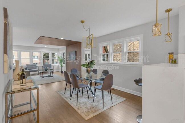 Building Photo - 6304 N Troy St