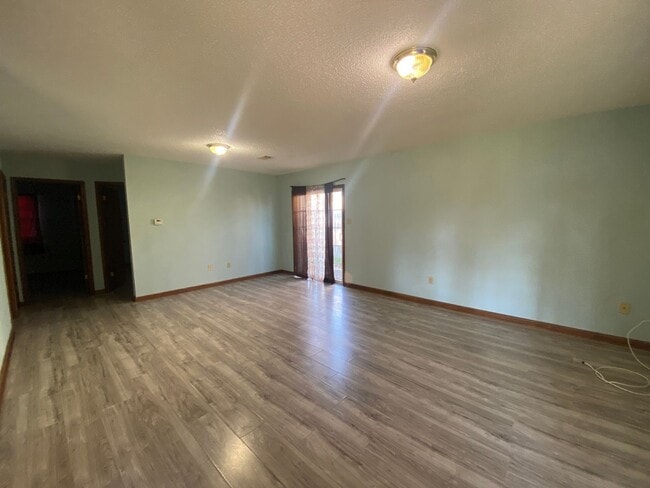 Building Photo - 710 Meadowbrook St