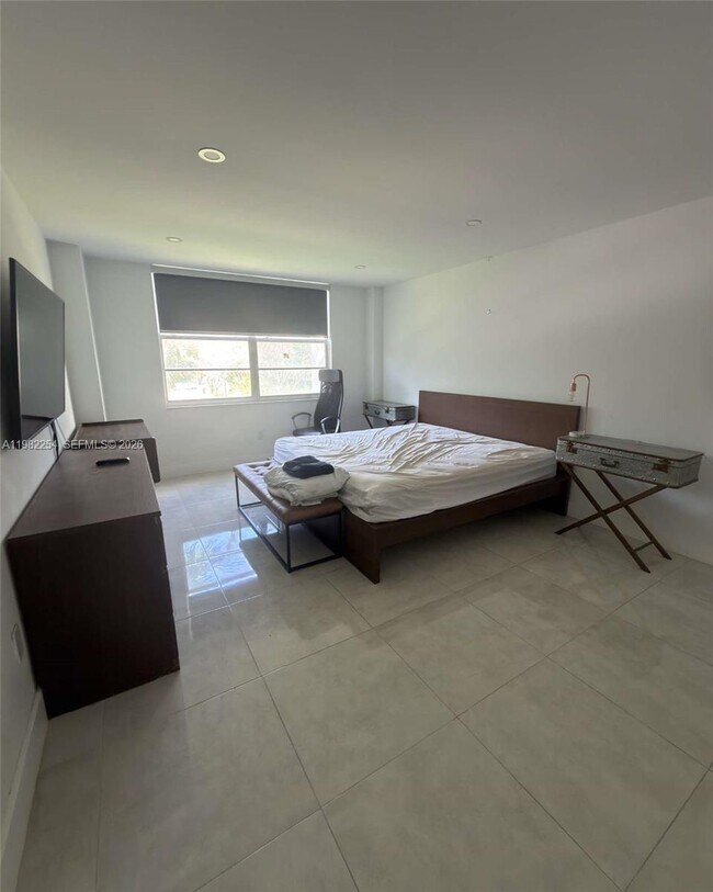 Building Photo - 2851 NE 183rd St