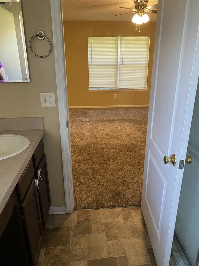 Building Photo - FOR RENT:  Charming 3-Bedroom Home with Sp...