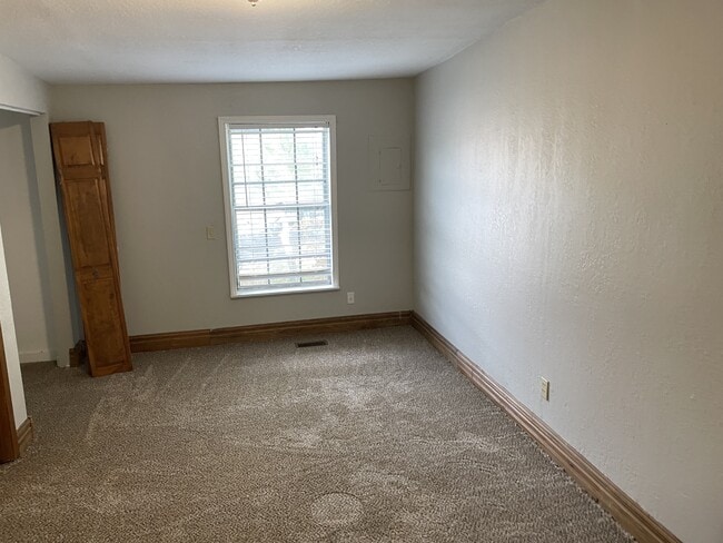 Building Photo - 513 E 2nd St