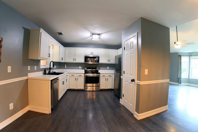 Building Photo - 84 Indian Hills Dr