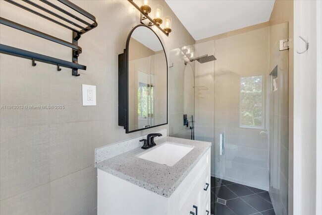 Building Photo - 863 NE 90th St