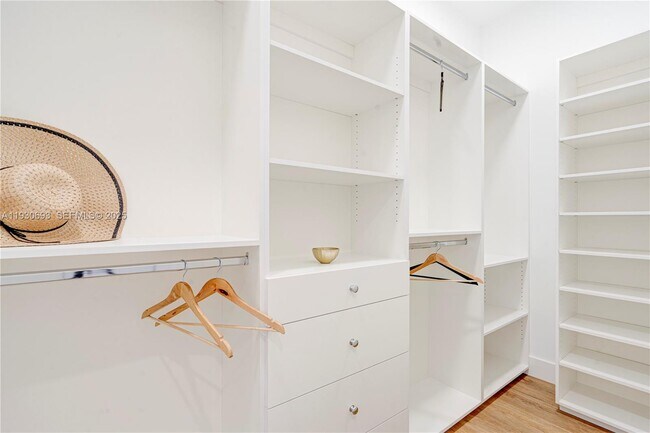 Building Photo - 1805 NW 22nd Ct