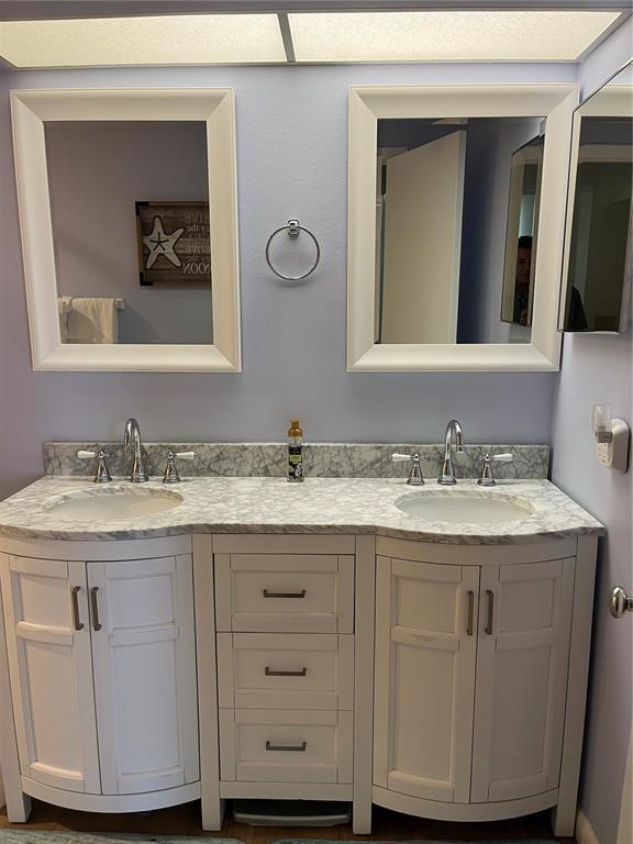 Building Photo - 6050 Bahia Del Mar Cir