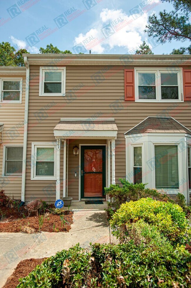 Primary Photo - 521 Darby Glen Ln