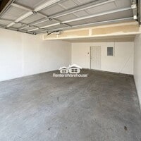 Building Photo - 400 Horizon Dr SE